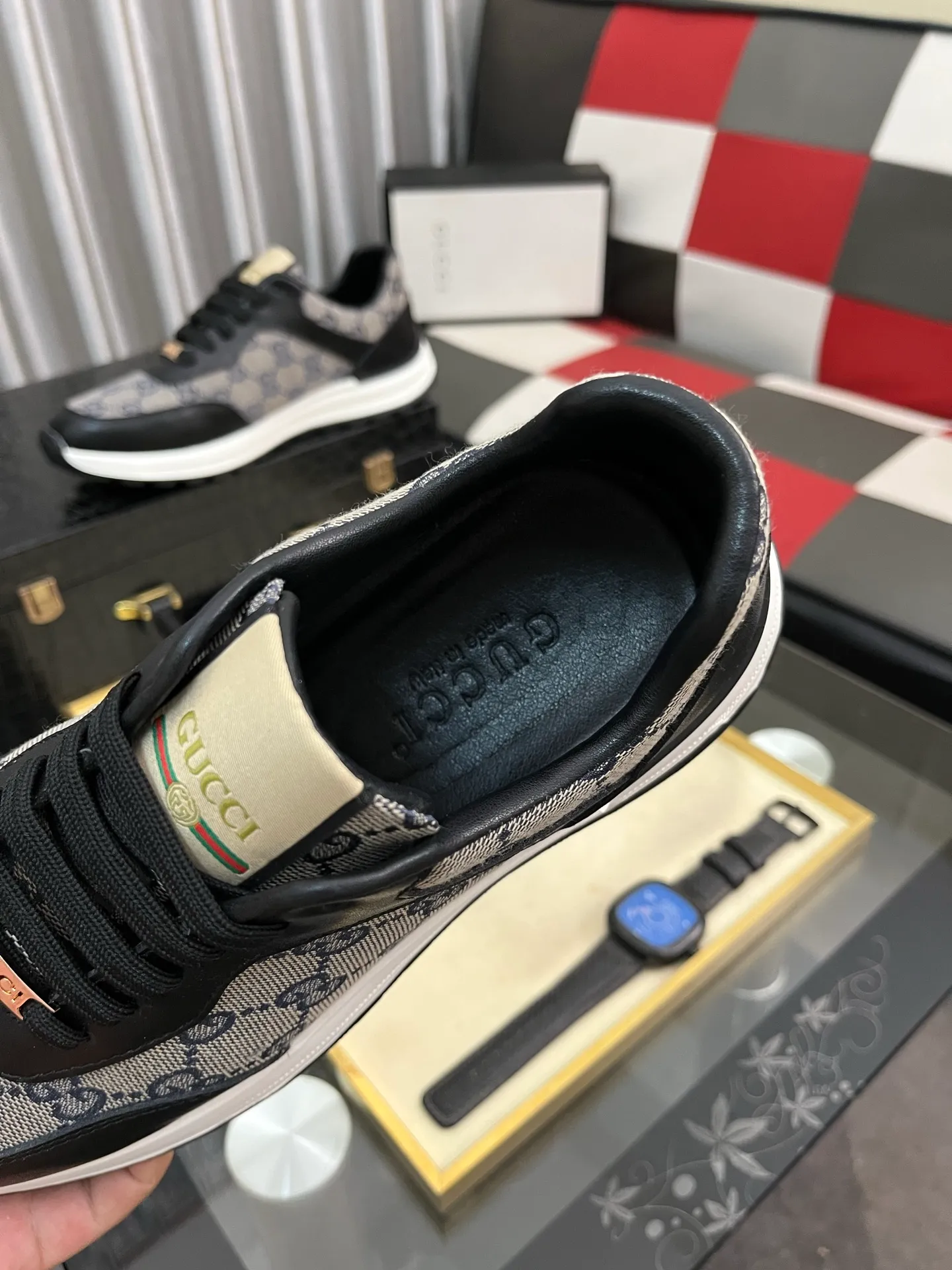 Men's shoes💰420⌚️⌚️[GUCCI] Gucci men's casual shoes are absolutely popular🔥The ultimate matching item for trendy men! The charm of super texture is irresistible, the main recommendation, the flower leather color is bright! The upper is made of high-quality cowhide + breathable fabric, sheepskin feet, wear-resistant rubber sole, noble and elegant! Extremely comfortable🎁🎁You can be as handsome as you want💪 38-442️⃣colors available
